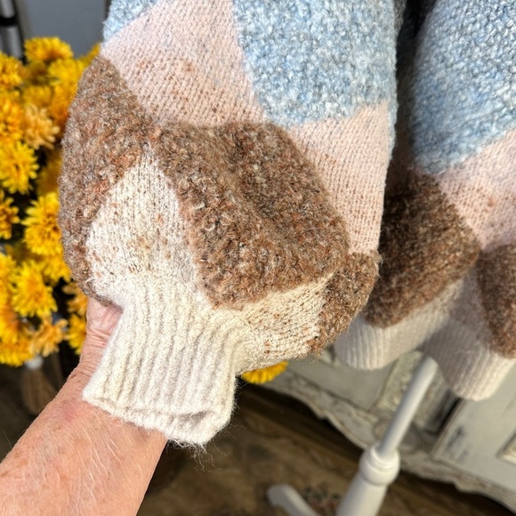 Fable Colorful Geometric Diamond Pattern Plush Women’s Sweater - Picture 7 of 12